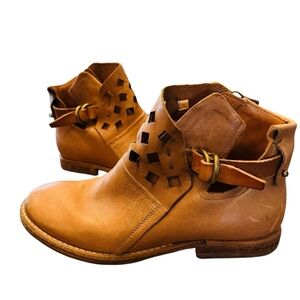 A.S. 98 Zada Tan Cut Out Booties Size 7 – Leather Ankle Boots NWOB